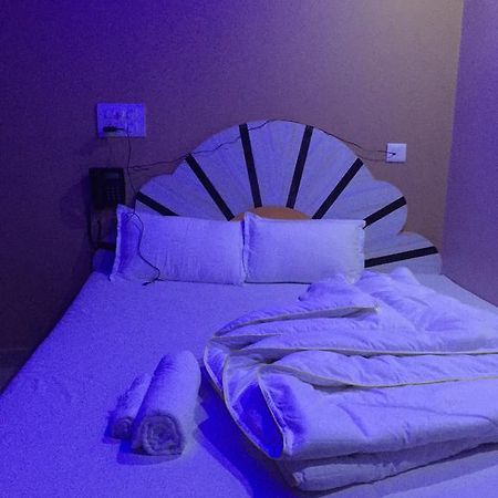 Oyo 75627 New Ankit Guest House Waranasi Zewnętrze zdjęcie